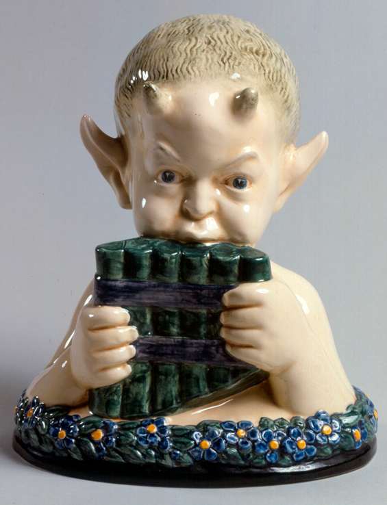 August Schädler (1913): Faunkind mit Panflöte (Majolika)