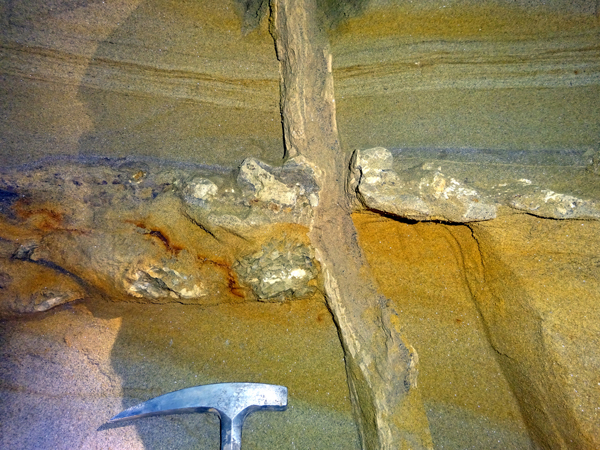 Erdbebenspalte im Hochgeländ nahe südlich von Biberach. Foto: Volker J. Sach (Fokus Natur, Ochsenhausen)