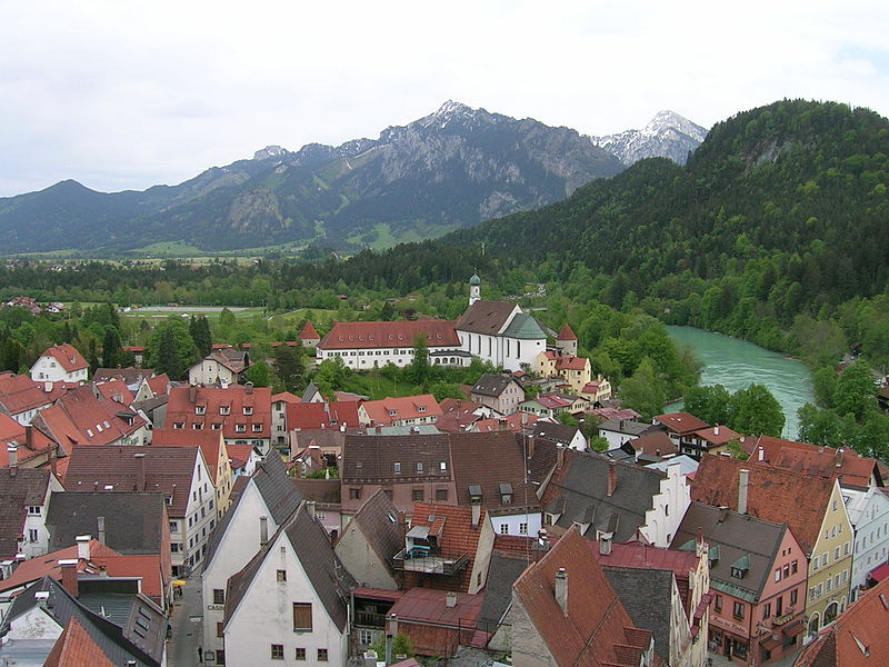 files/tl_filesOPO/Beitraege/800px-Blick_auf_Franziskanerkloster_Fuessen.JPG