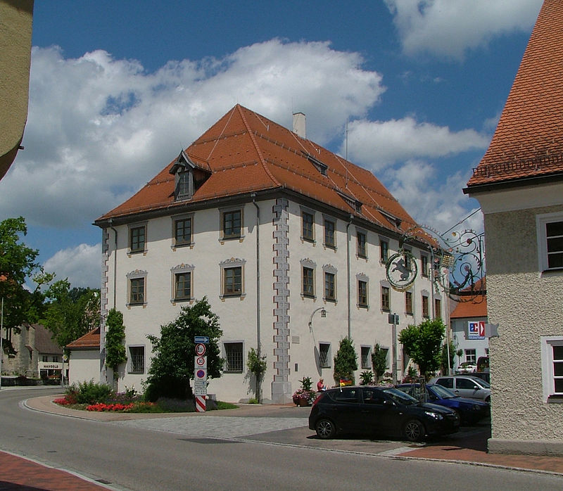files/tl_filesOPO/Beitraege/Oberguenzburg_Amtshaus.jpg