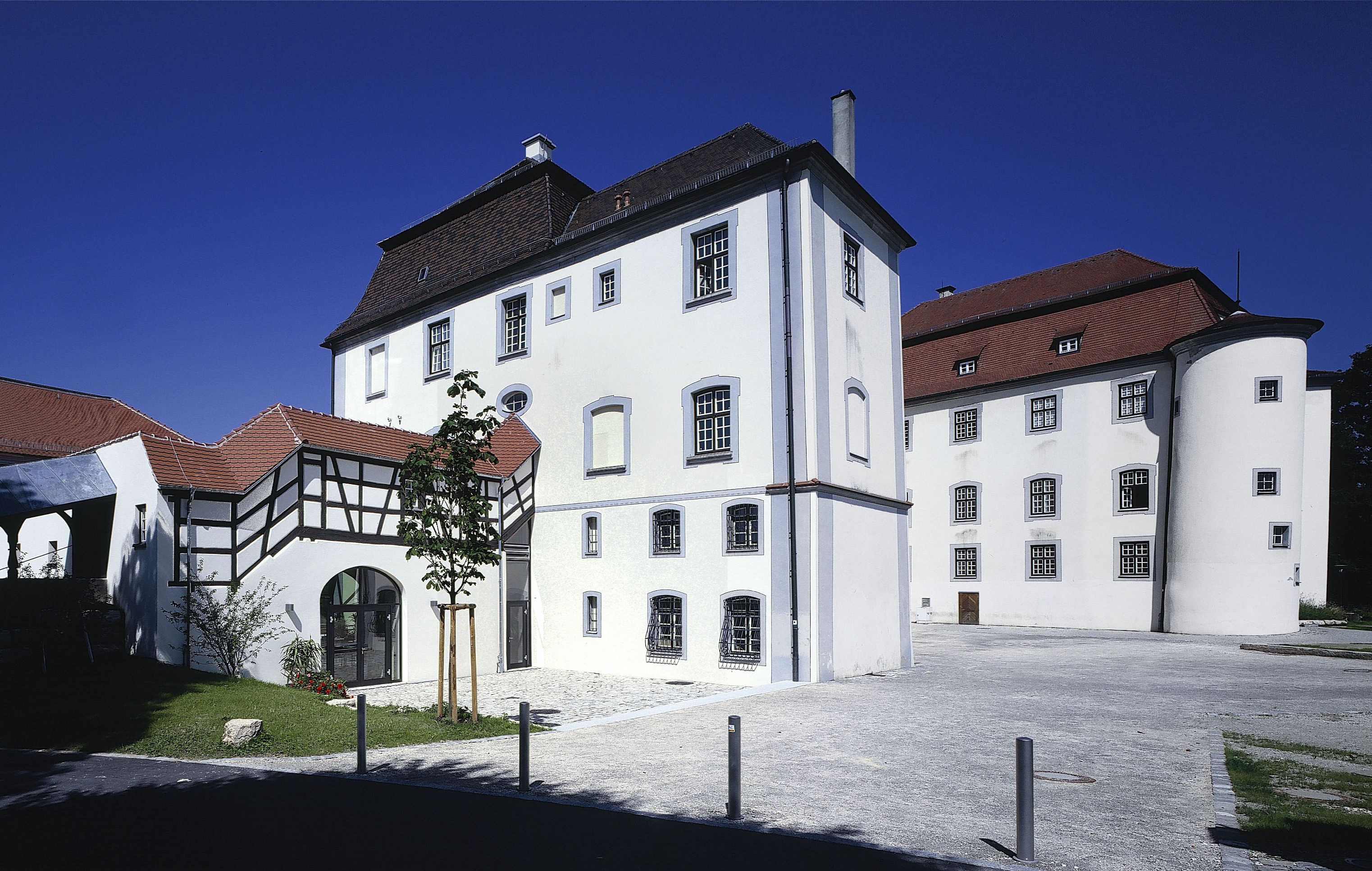 files/tl_filesOPO/Beitraege/Schloss_Grosslaupheim_Rueckseite.jpg